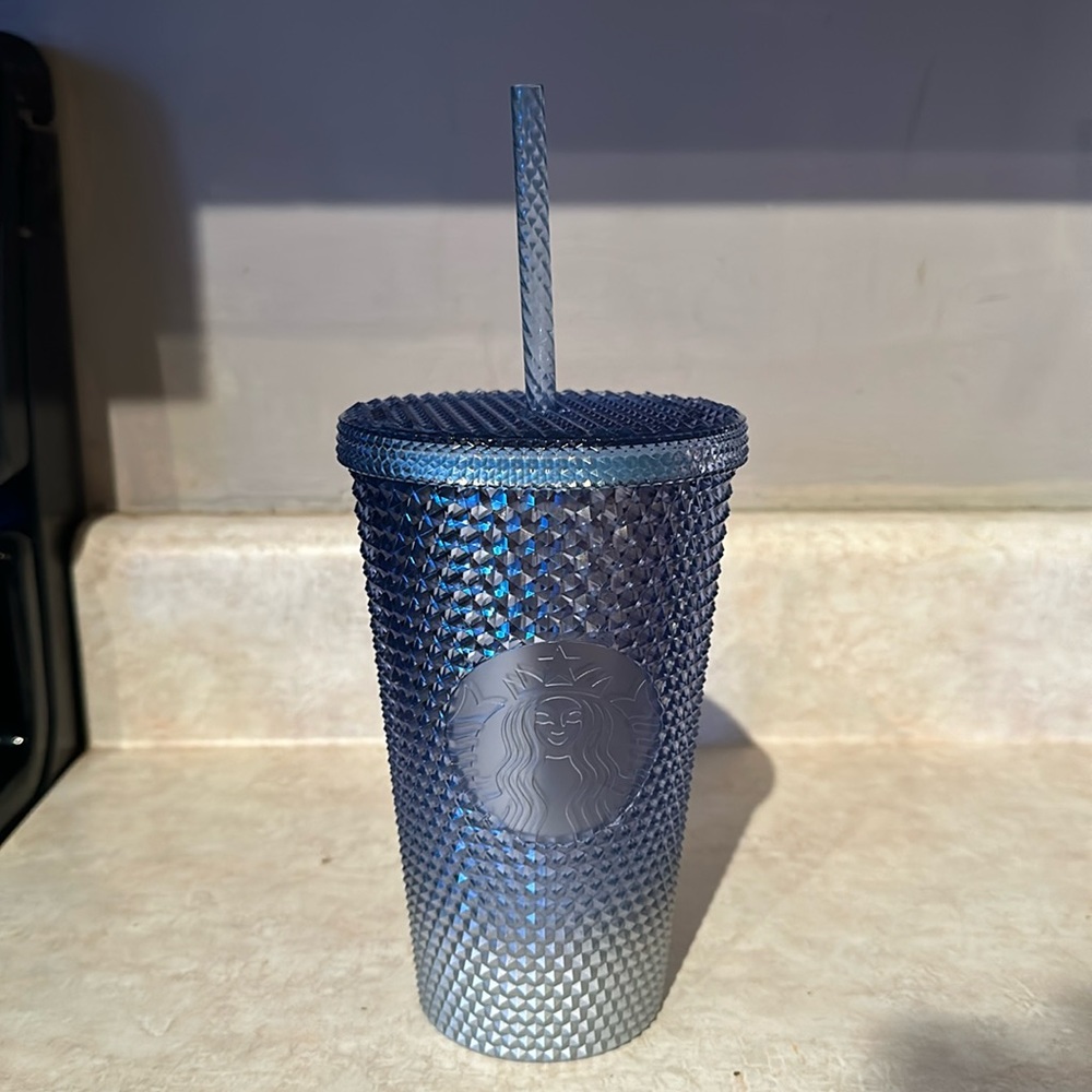 NWOT 2023 Winter Blue Ombré Grande Cold Cup